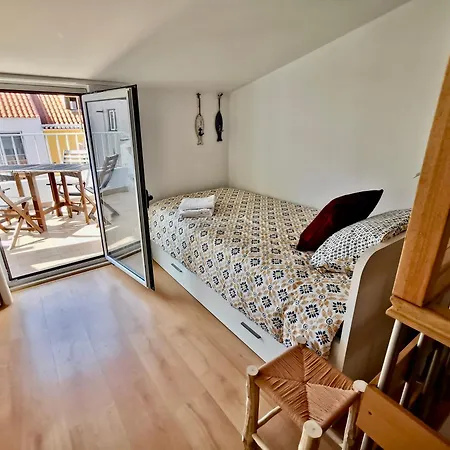 Sea View Terrace, 30m, Parking Available, Air Conditioning Apartment